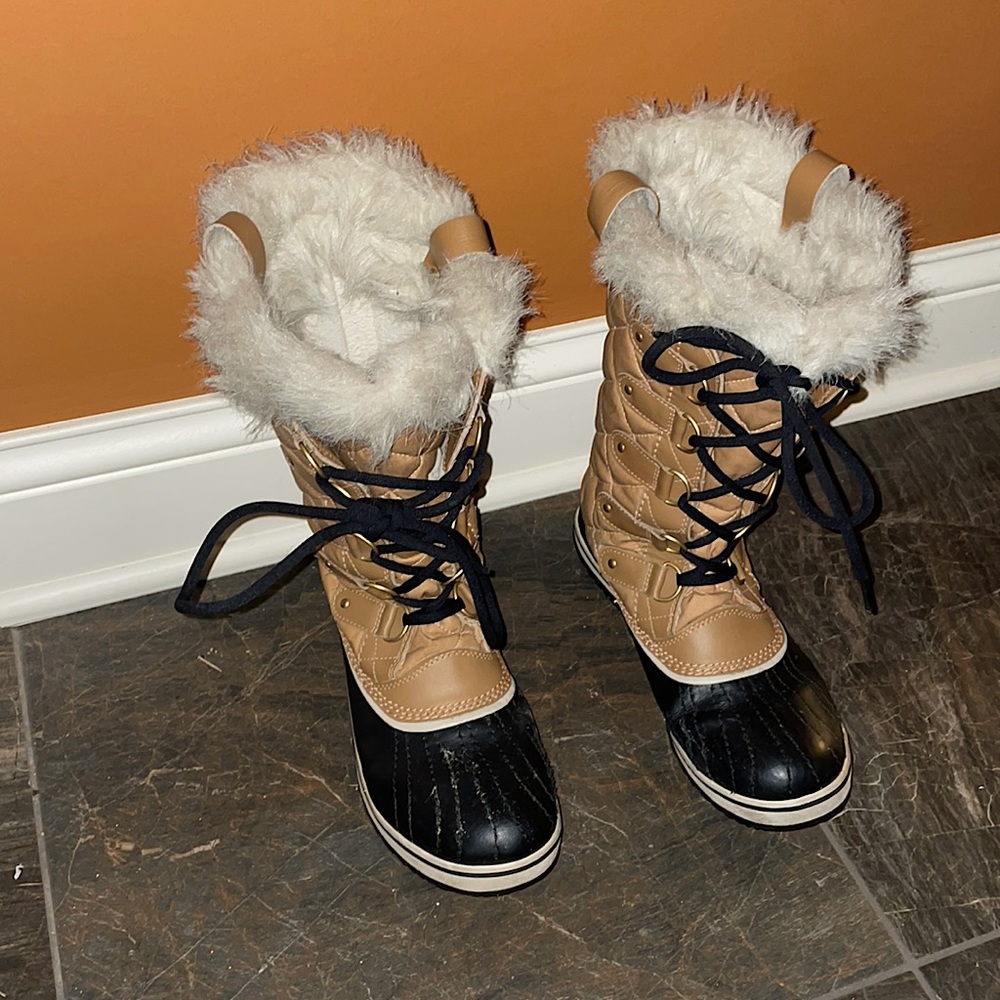 Women’s Caribou Sorel Boots